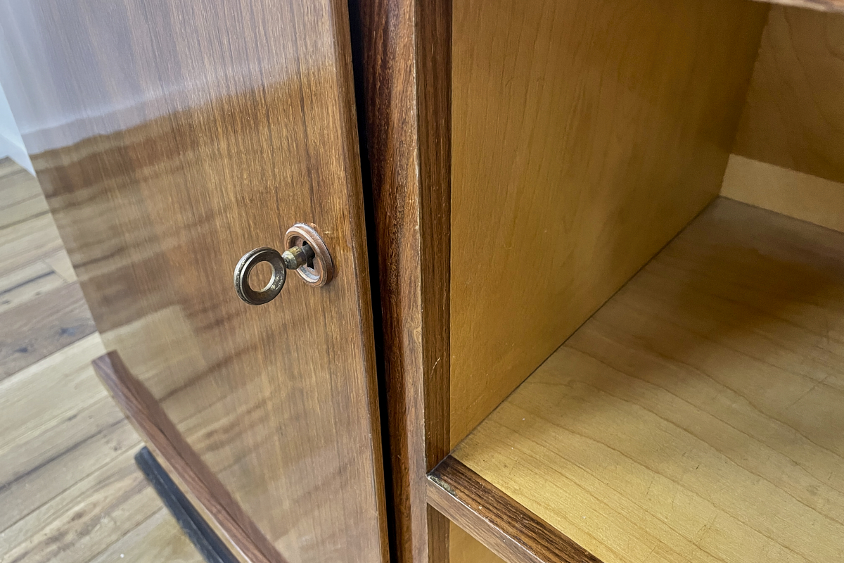 Art Deco chest of drawers / bar in rosewood from France around 1935 with an open compartment