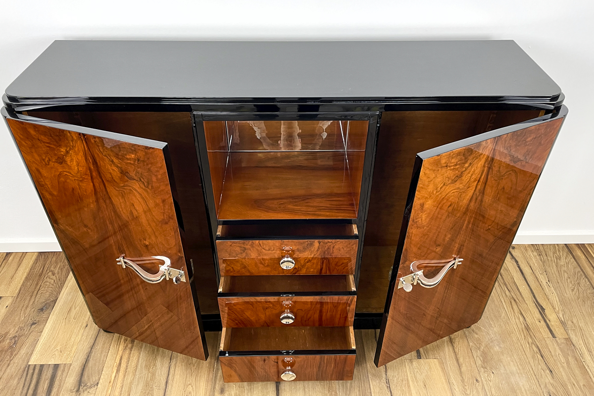 Art Deco highboard with a fantastic veneer and mirrored compartment, the original handles have been newly chrome-plated