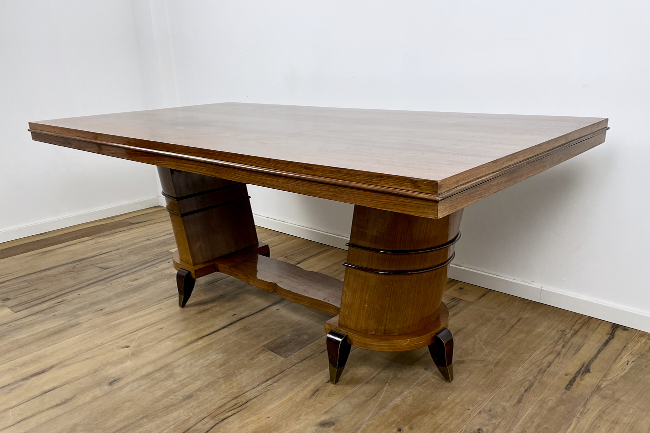 Art Deco dining table in rosewood with an unusual base